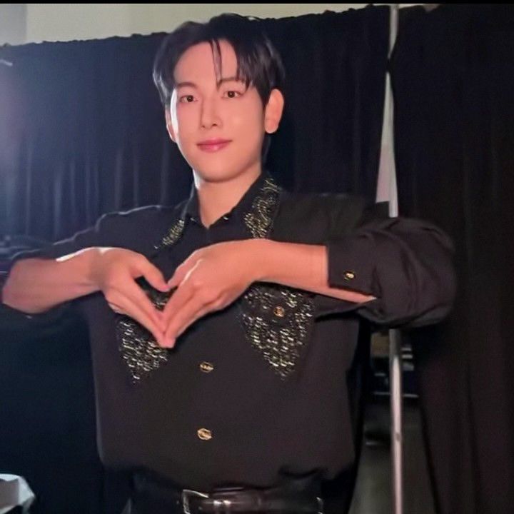 Behind-the-scenes cut of Lim Siwan