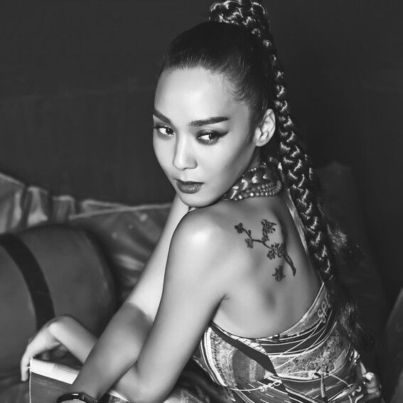 Behind-the-scenes cut of Yoon Mirae