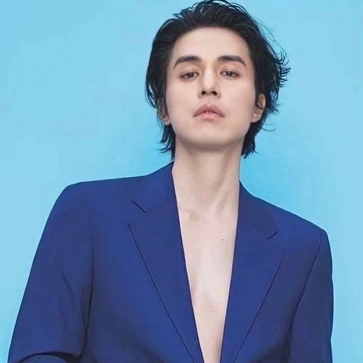 Recent activity shot of Lee Dongwook