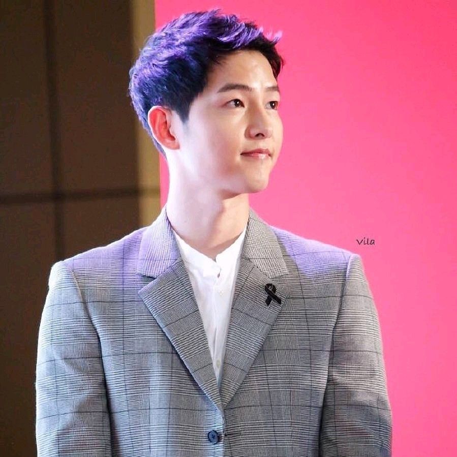 A moment captured by a fan of Song Joongki