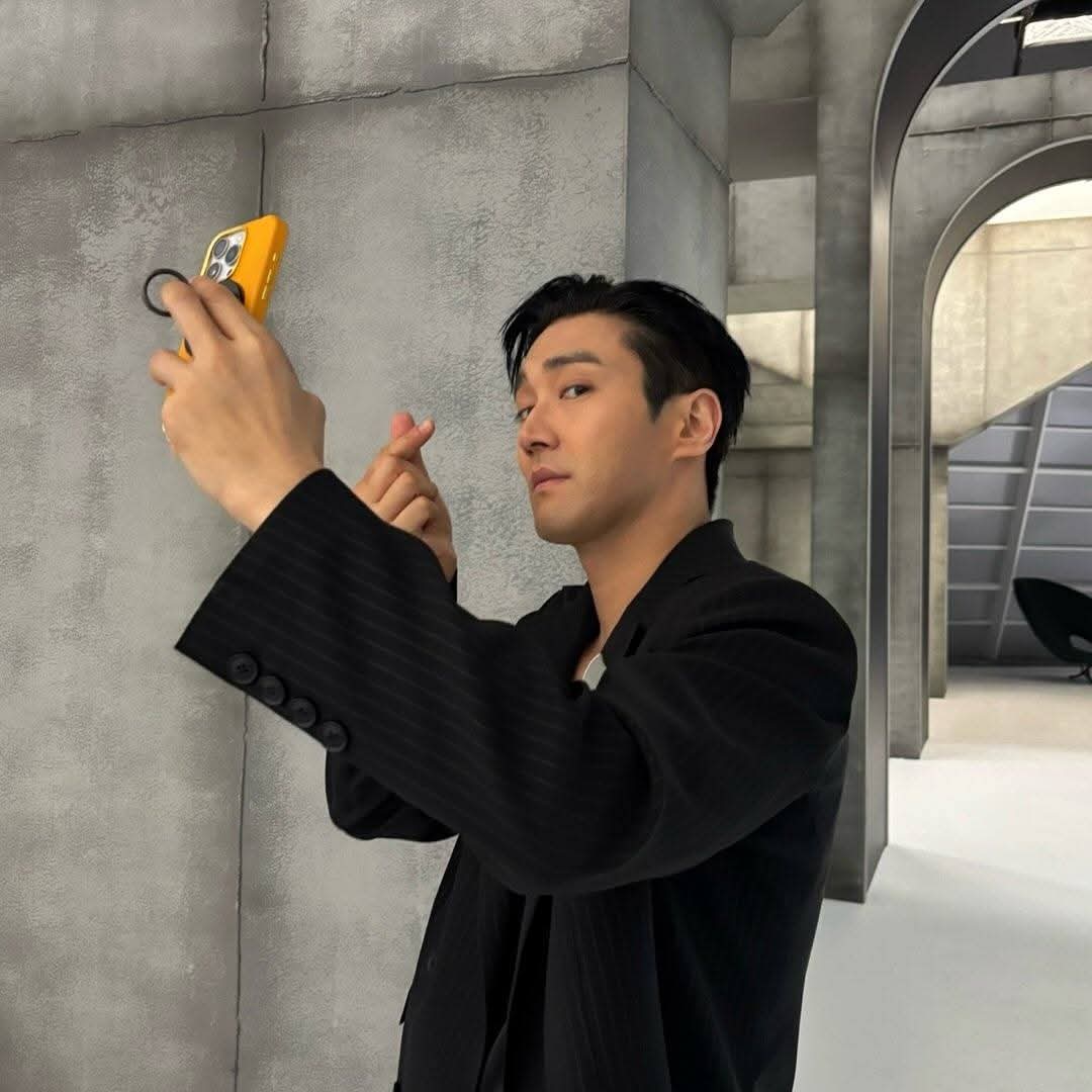 Latest photo of Choi Siwon