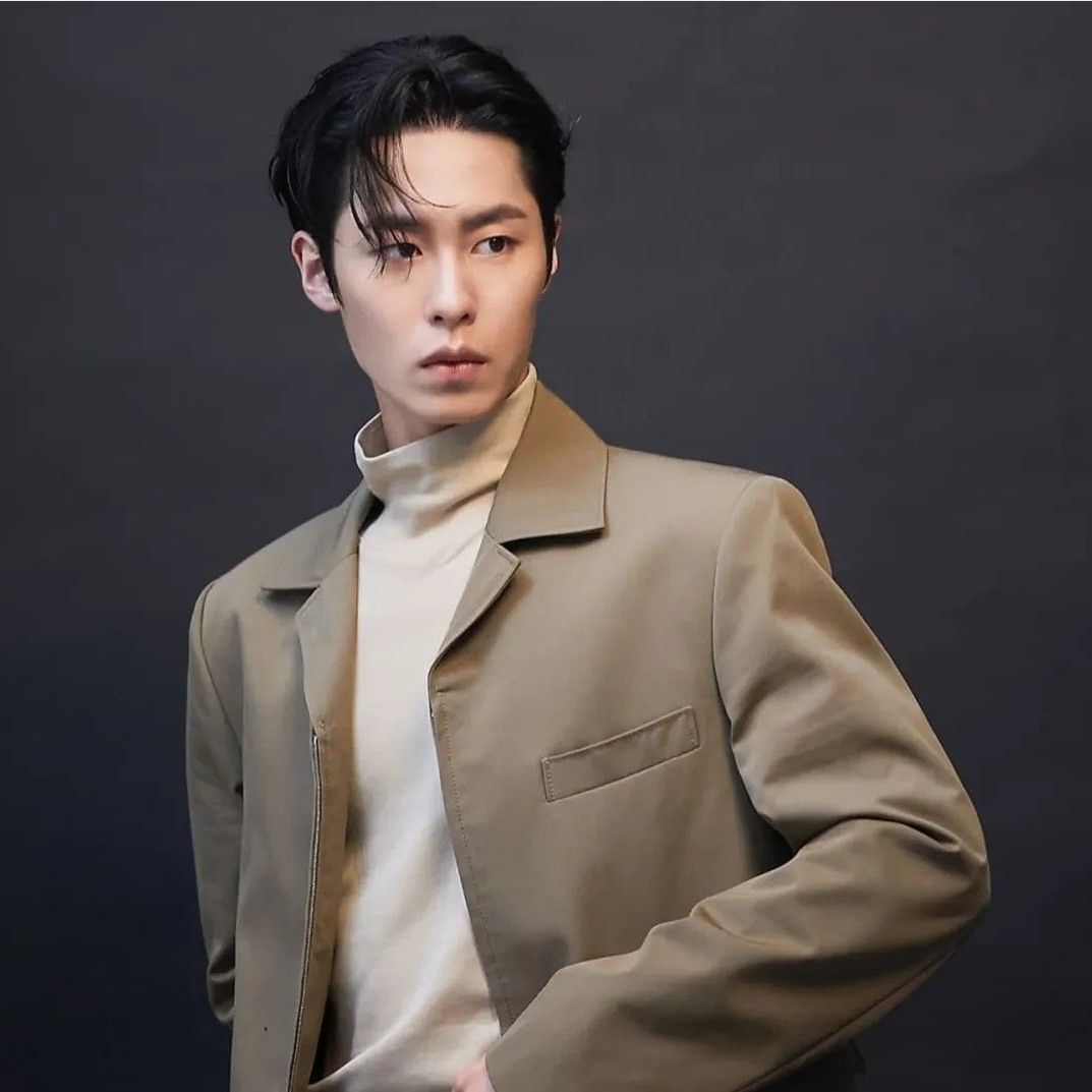 Recent activity shot of Lee Jaewook