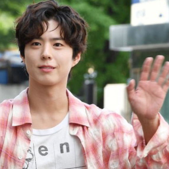 A moment captured by a fan of Park Bogum