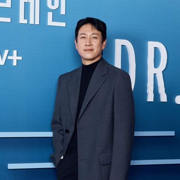 Behind-the-scenes cut of Lee Sunkyun