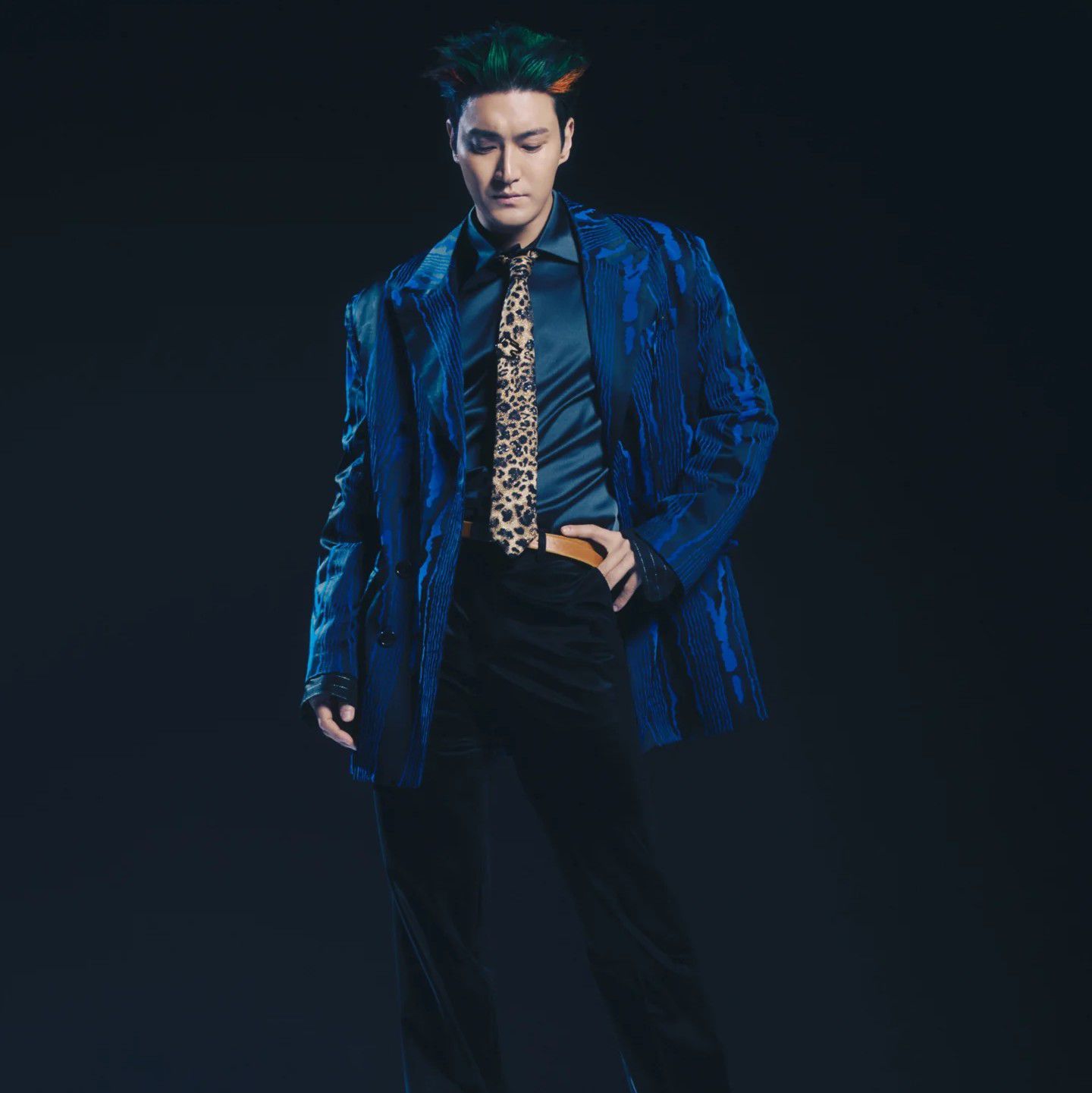 Behind-the-scenes cut of Choi Siwon