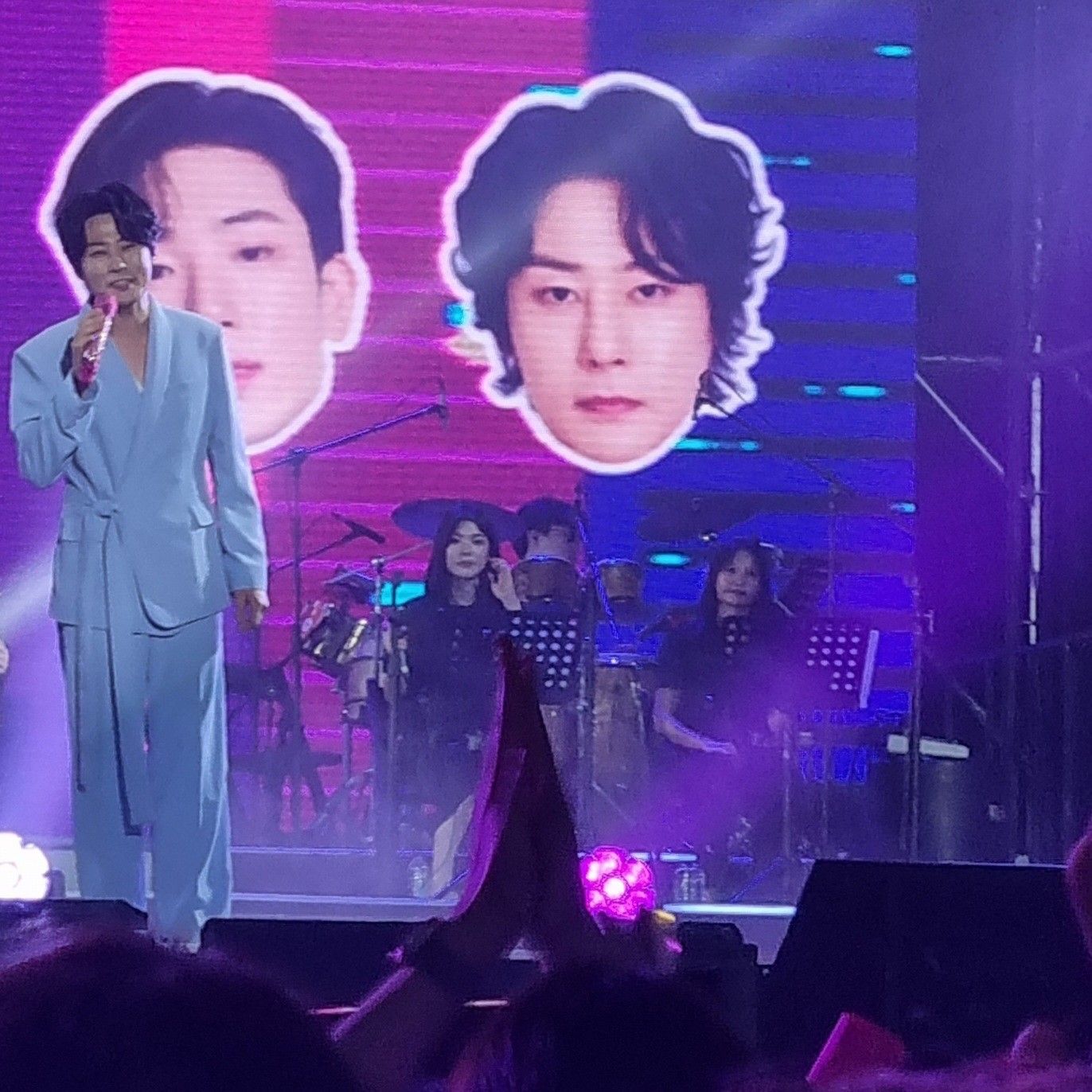 A moment captured by a fan of Kang Moonkyung