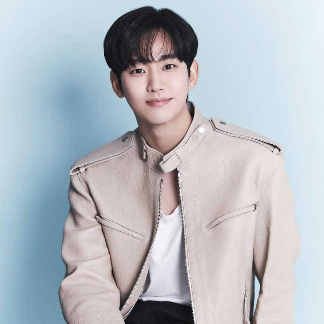 金秀贤的最新照片