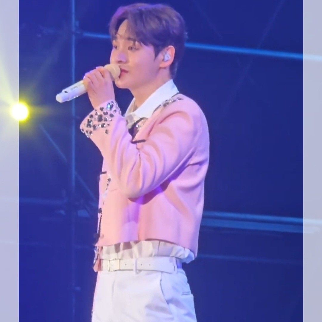 A moment captured by a fan of Park Seojin
