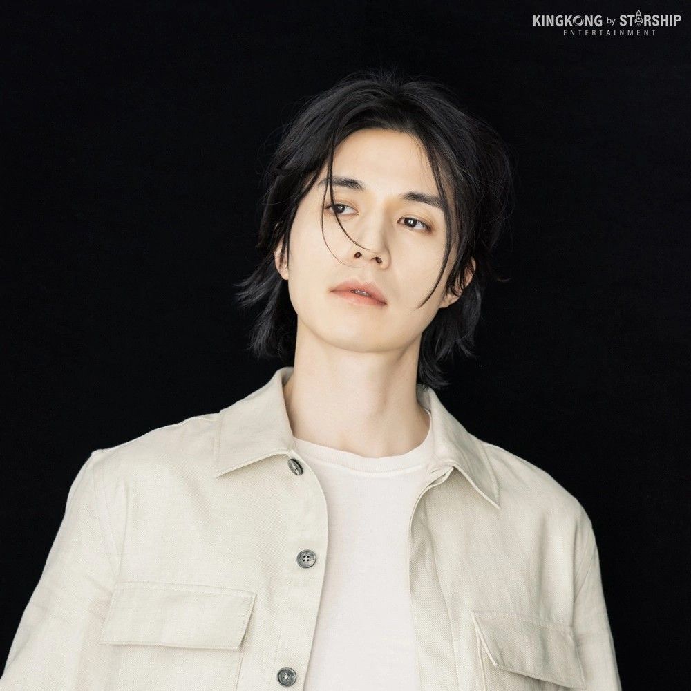 Behind-the-scenes cut of Lee Dongwook