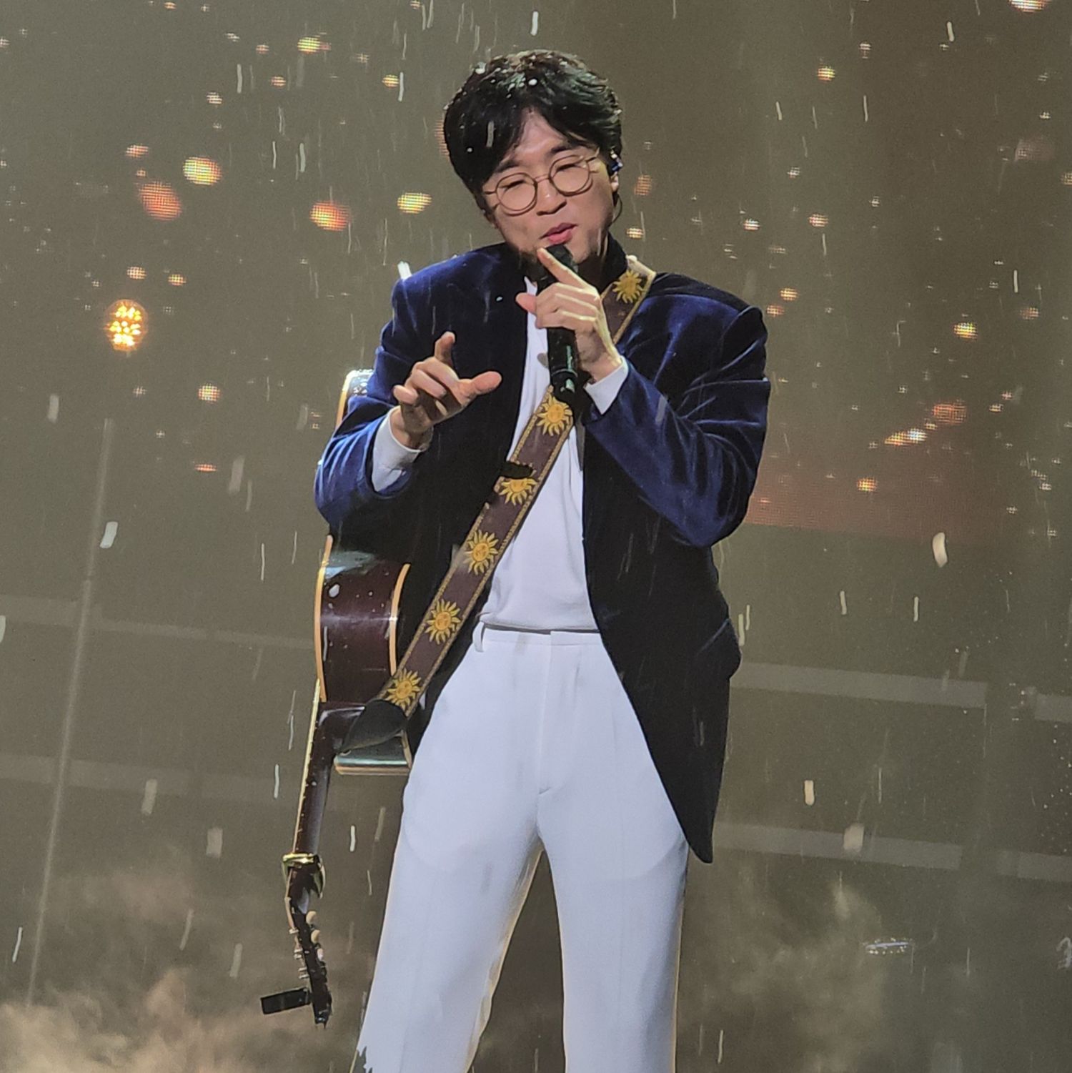 Behind-the-scenes cut of Bak Changgeun