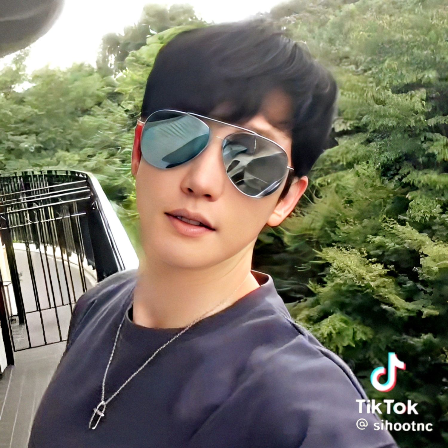 A moment captured by a fan of Park Sihoo