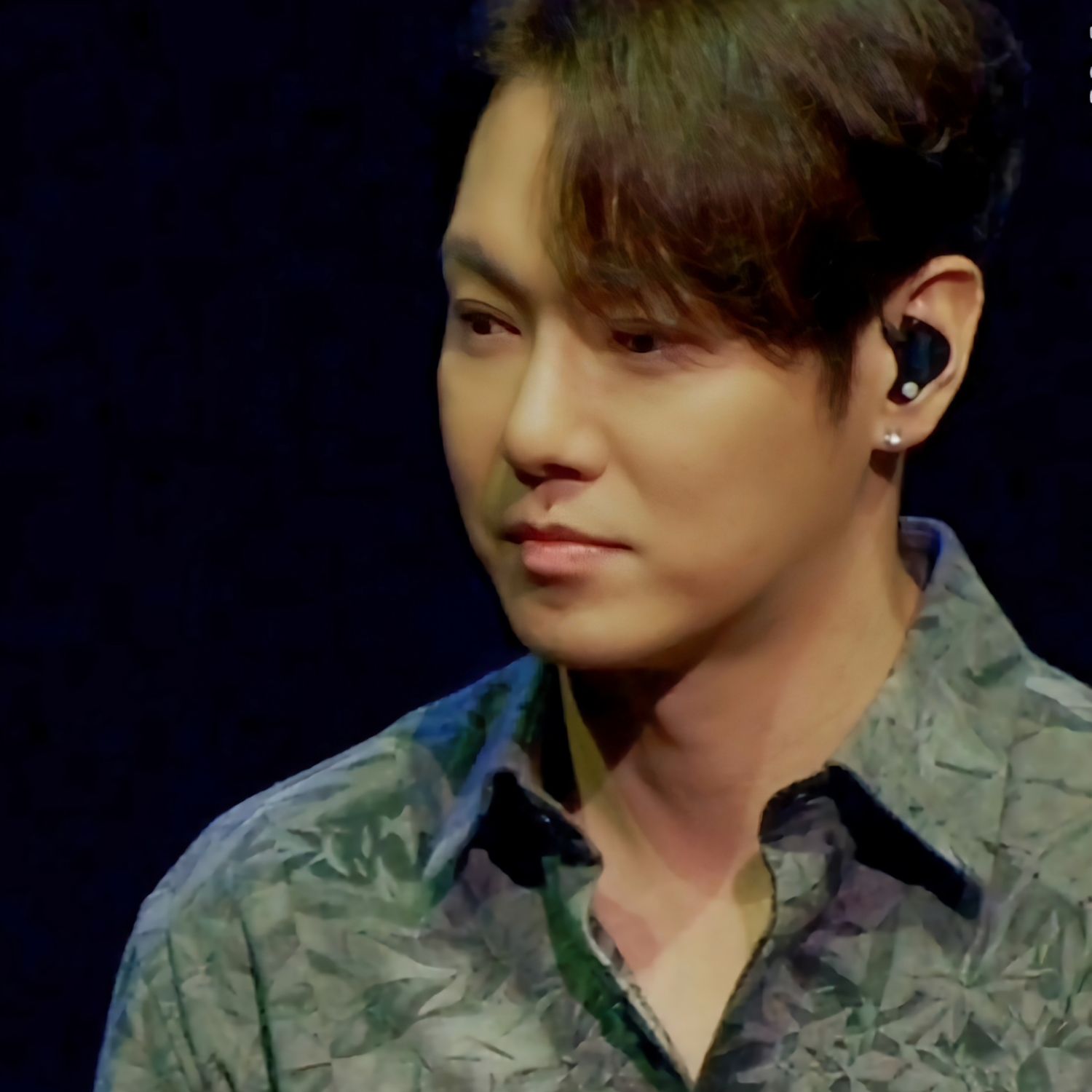Behind-the-scenes cut of Hwanhee