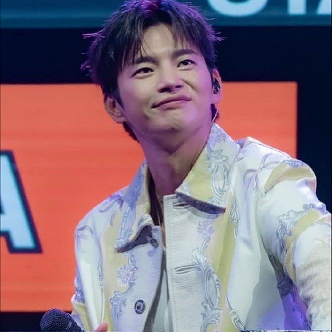 A moment captured by a fan of Seo Inguk
