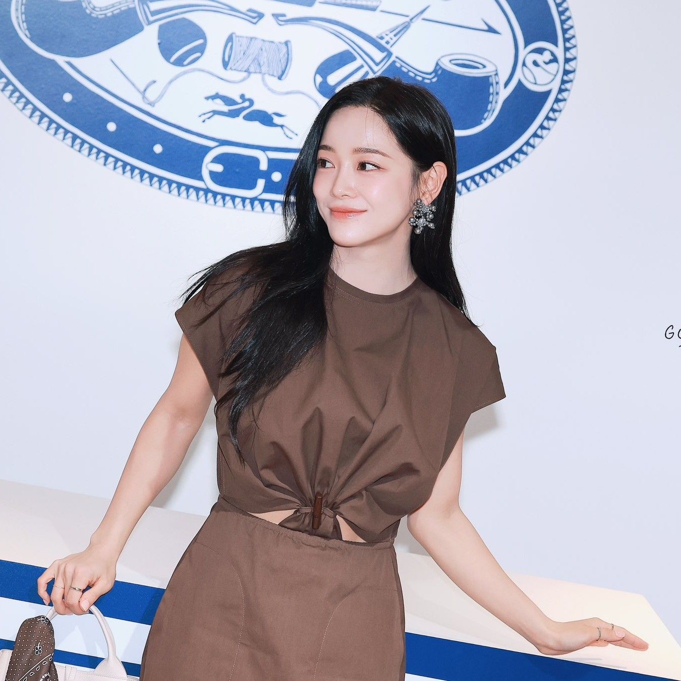 Behind-the-scenes cut of Kim Sejeong