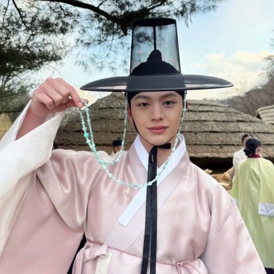 Behind-the-scenes cut of Yook Sungjae