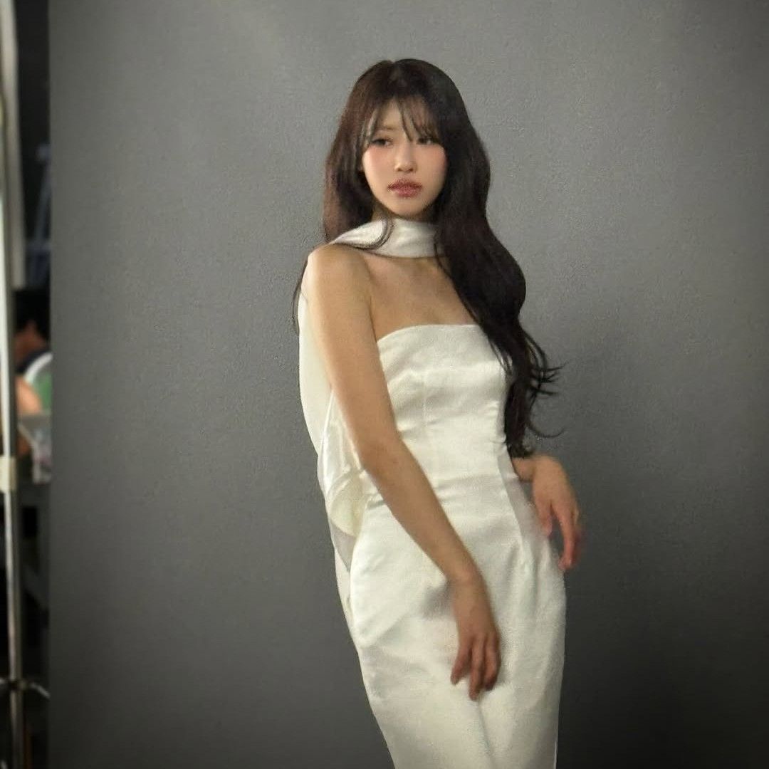 Behind-the-scenes cut of Lee Mijoo
