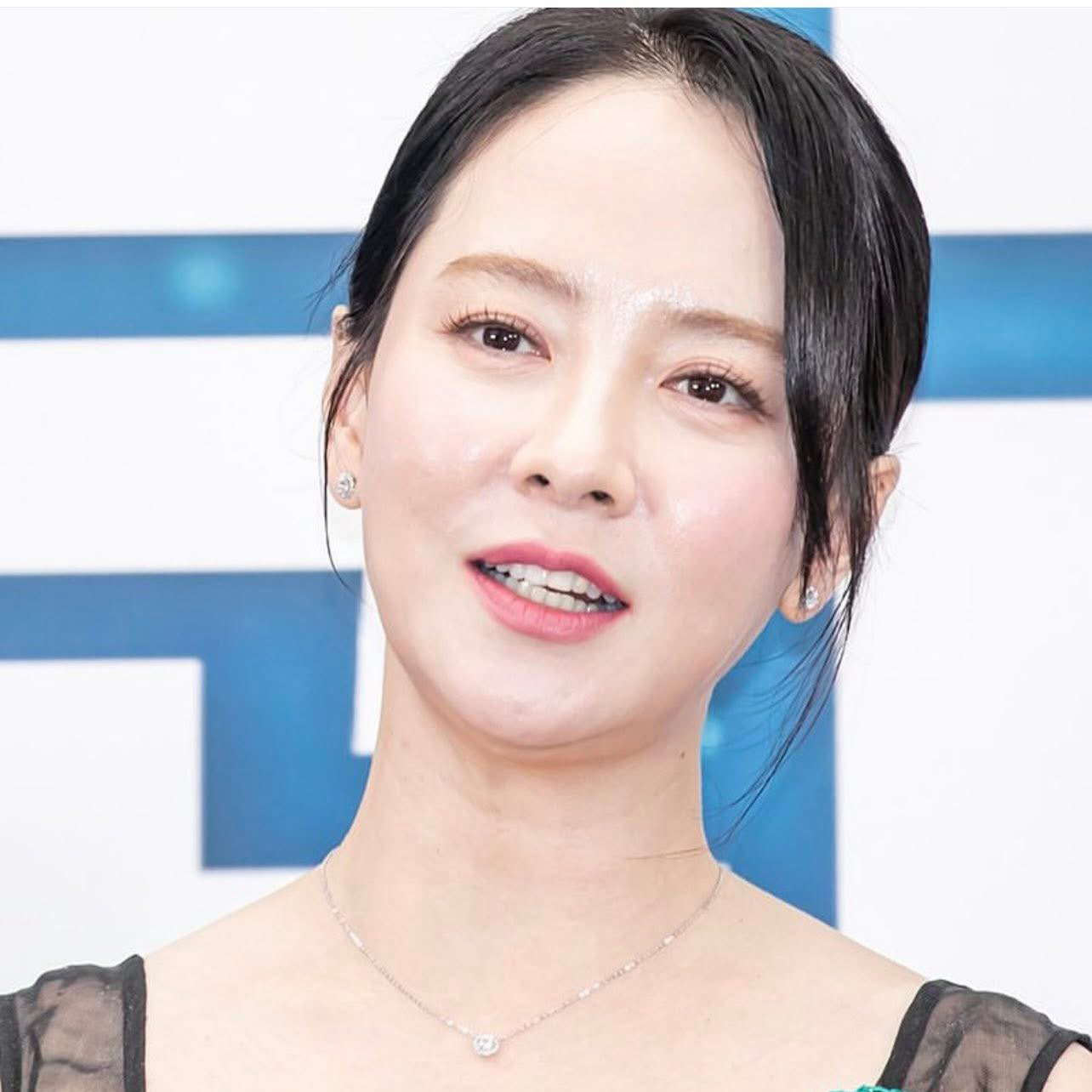 Recent activity shot of Song Jihyo