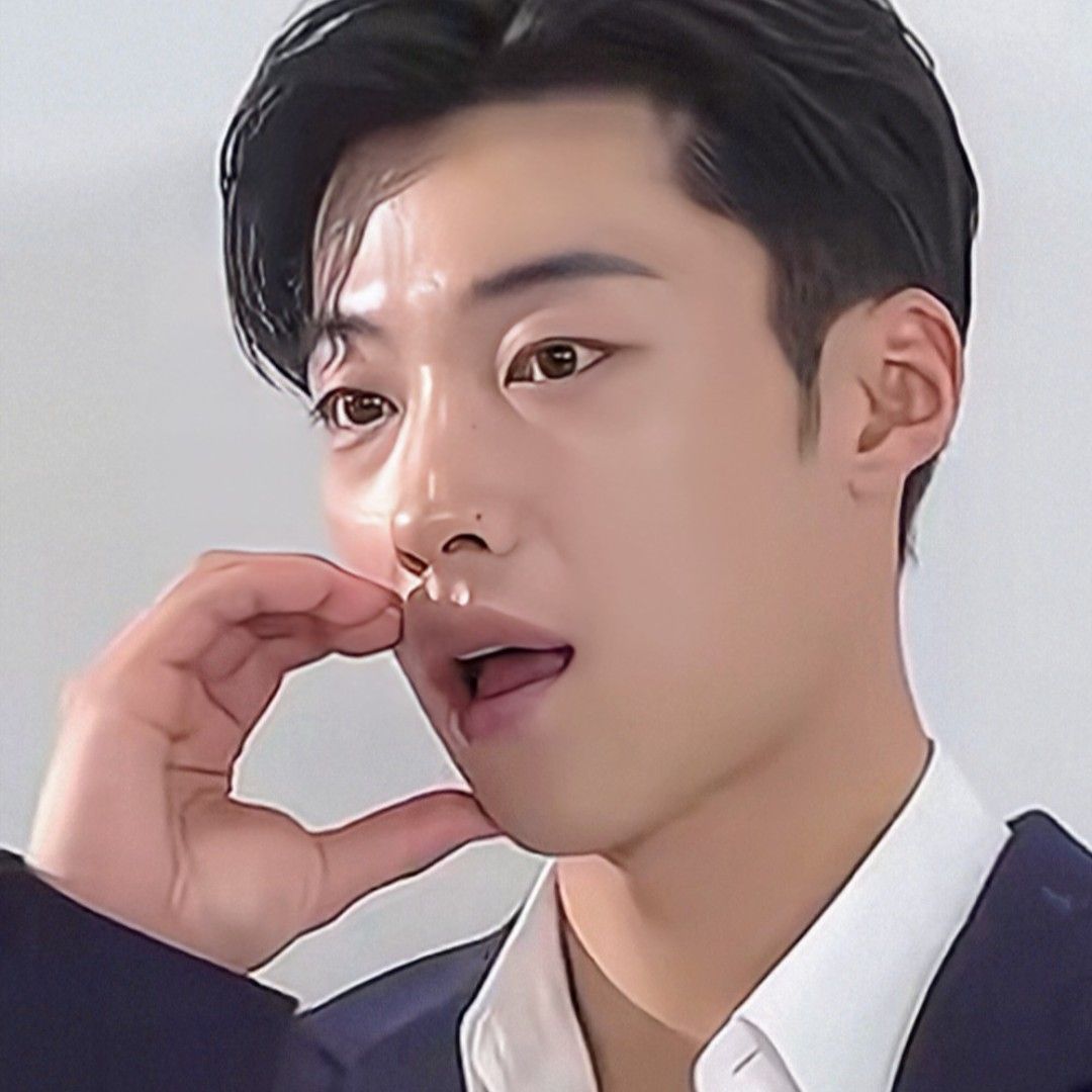 A moment captured by a fan of Woo Dohwan