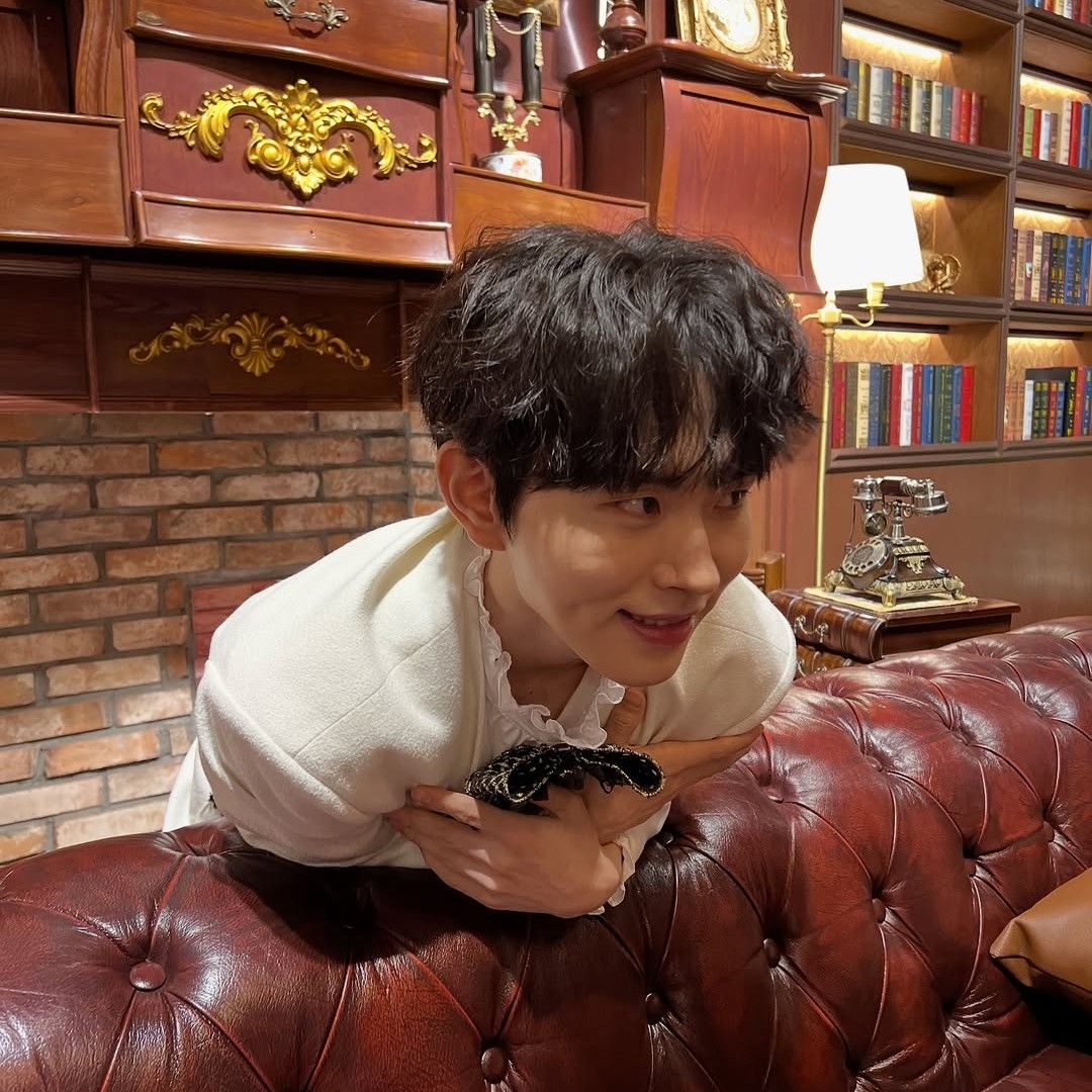 Behind-the-scenes cut of Lee Byeongchan