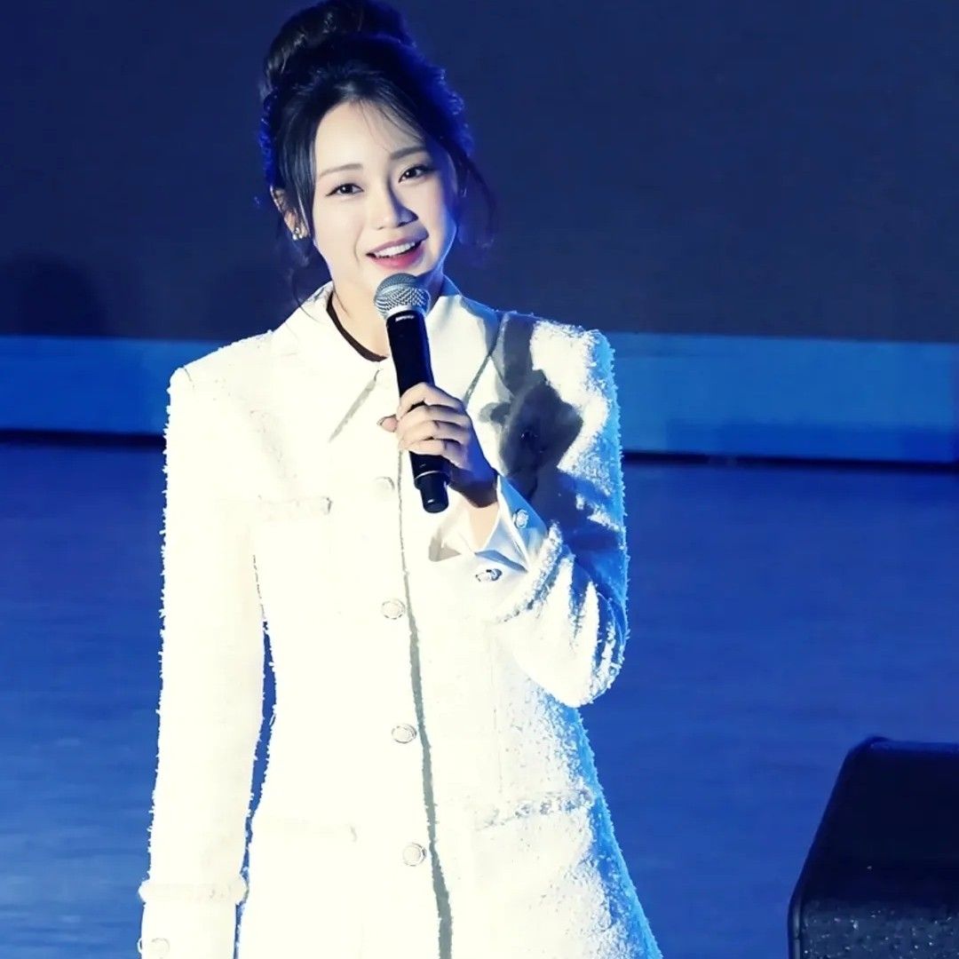 A moment captured by a fan of Hong Jiyoon