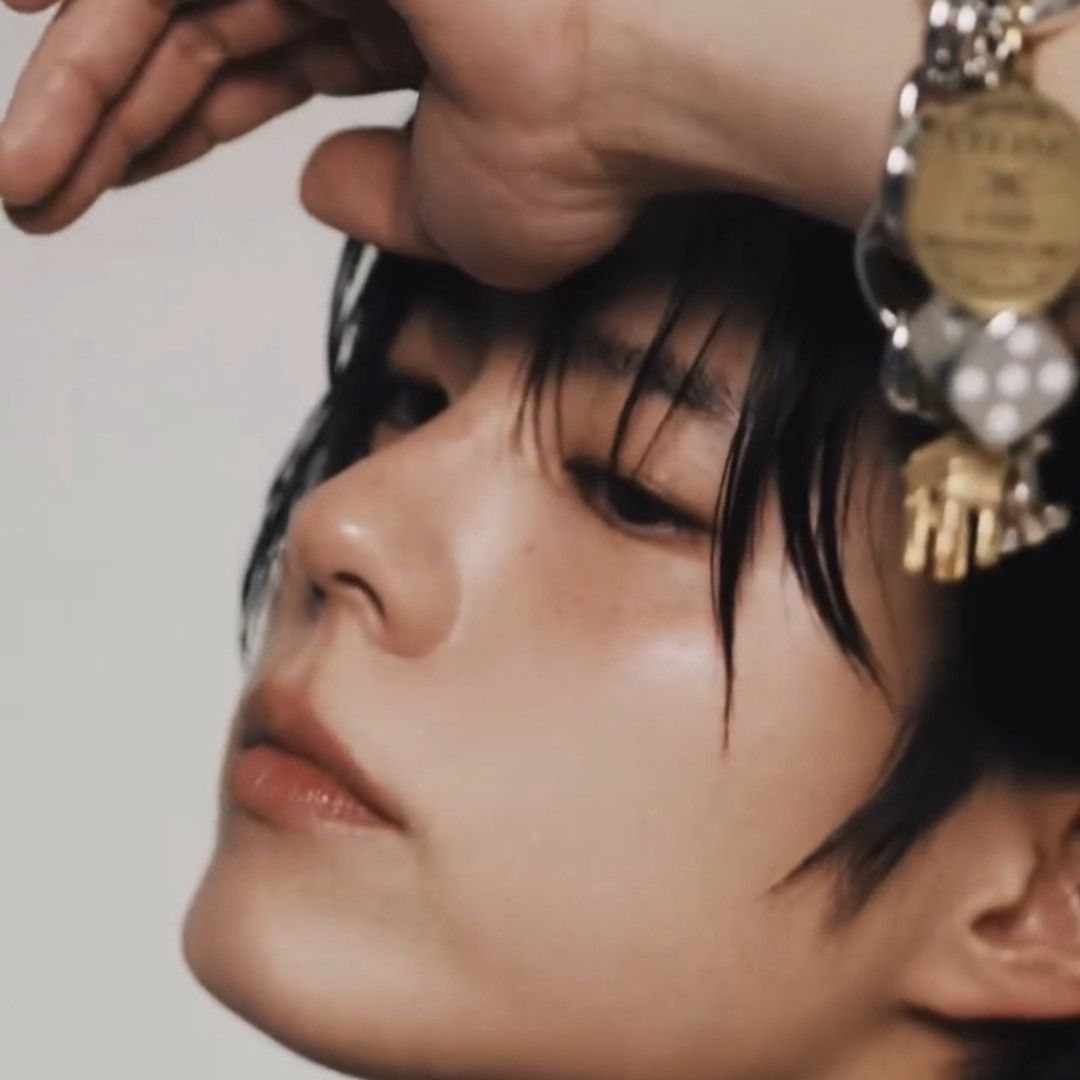 A moment captured by a fan of Park Bogum