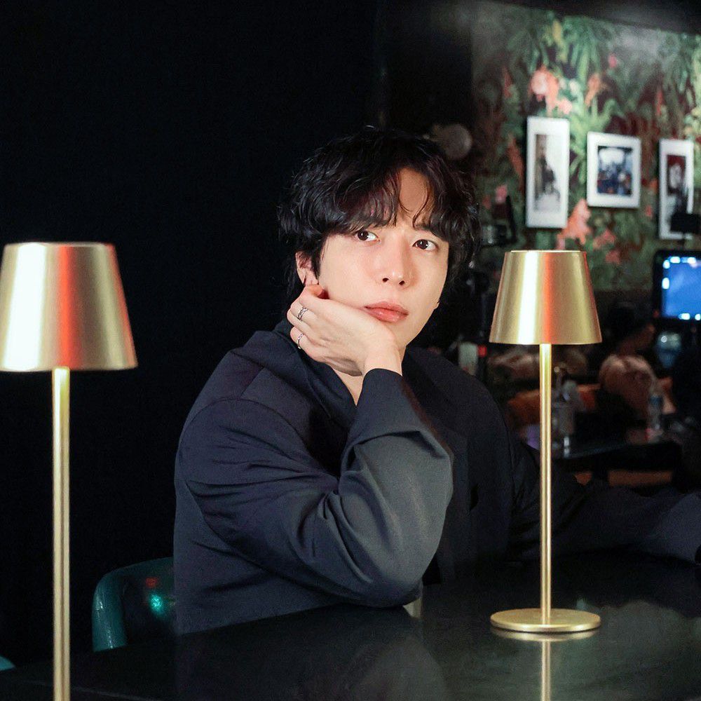 A moment captured by a fan of Jung Yonghwa