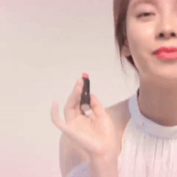 A moment captured by a fan of Song Jihyo
