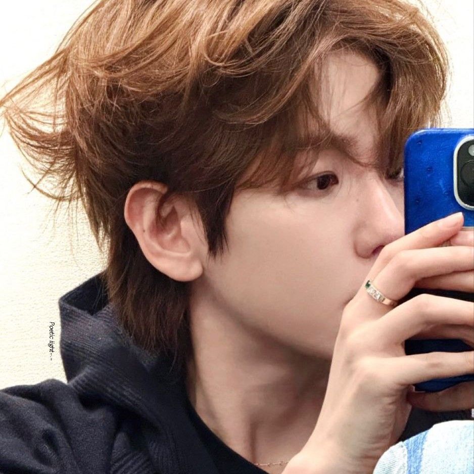 A moment captured by a fan of Baekhyun