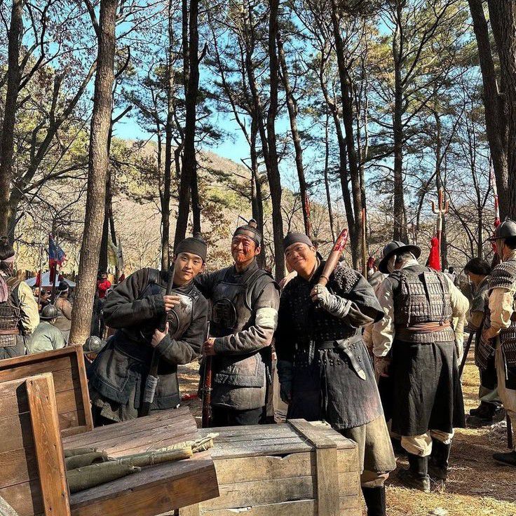 Behind-the-scenes cut of Kim Yoonwoo