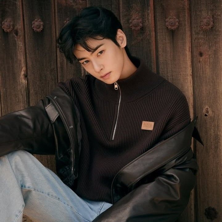 Recent activity shot of Cha Eunwoo