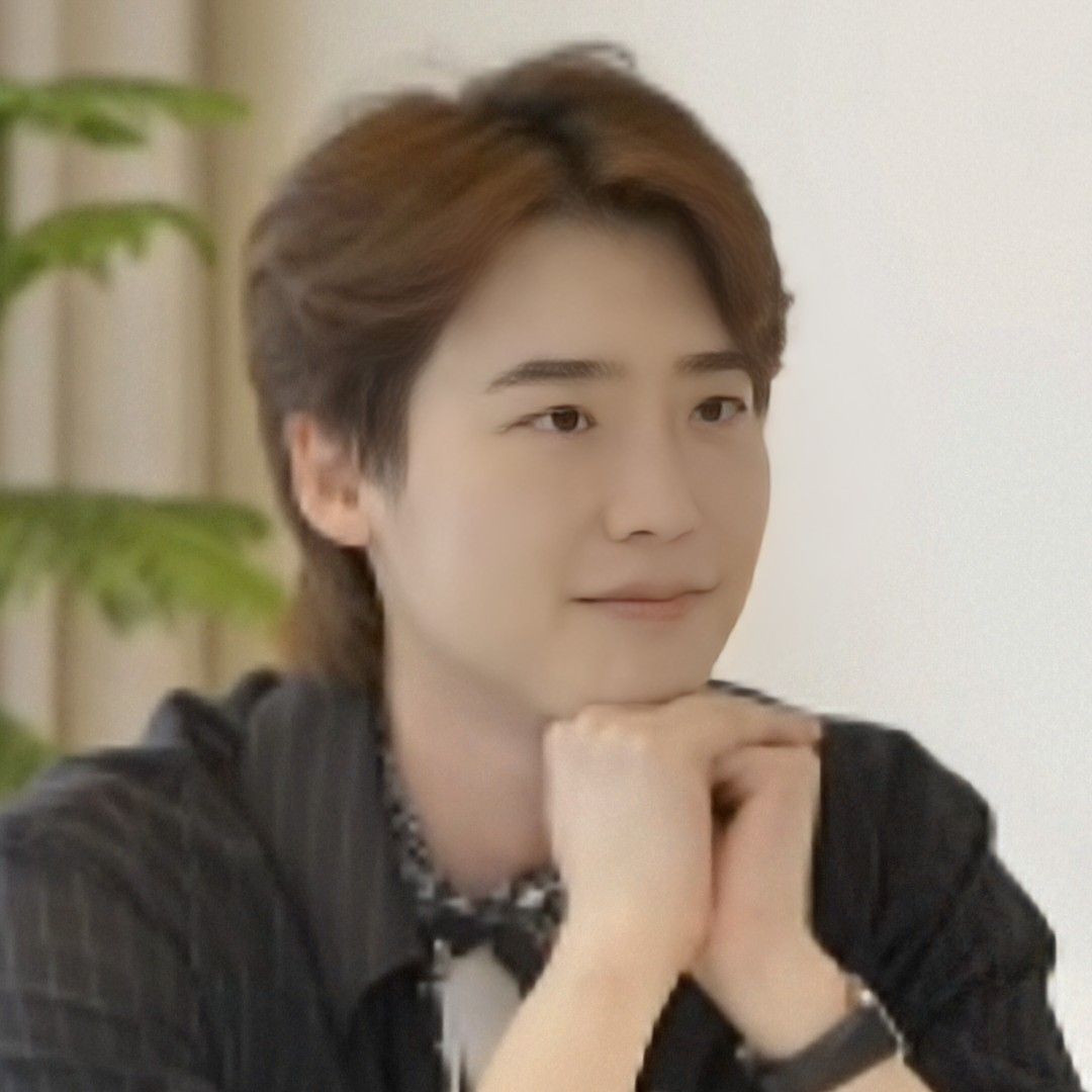 Recent activity shot of Lee Jongsuk