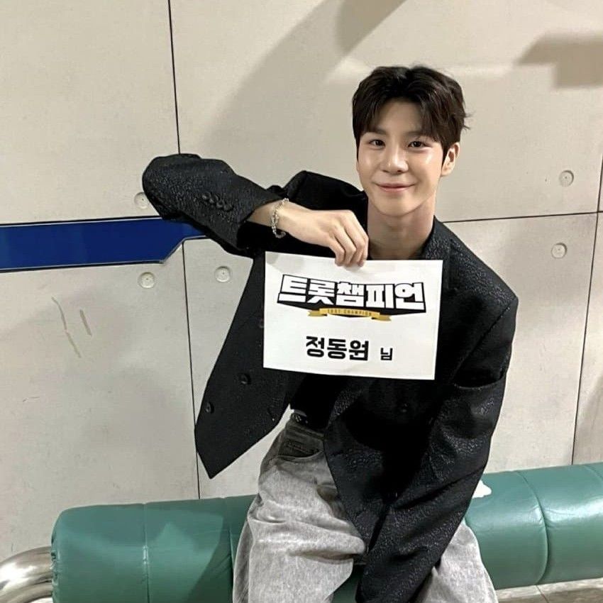 Behind-the-scenes cut of Jeong Dongwon