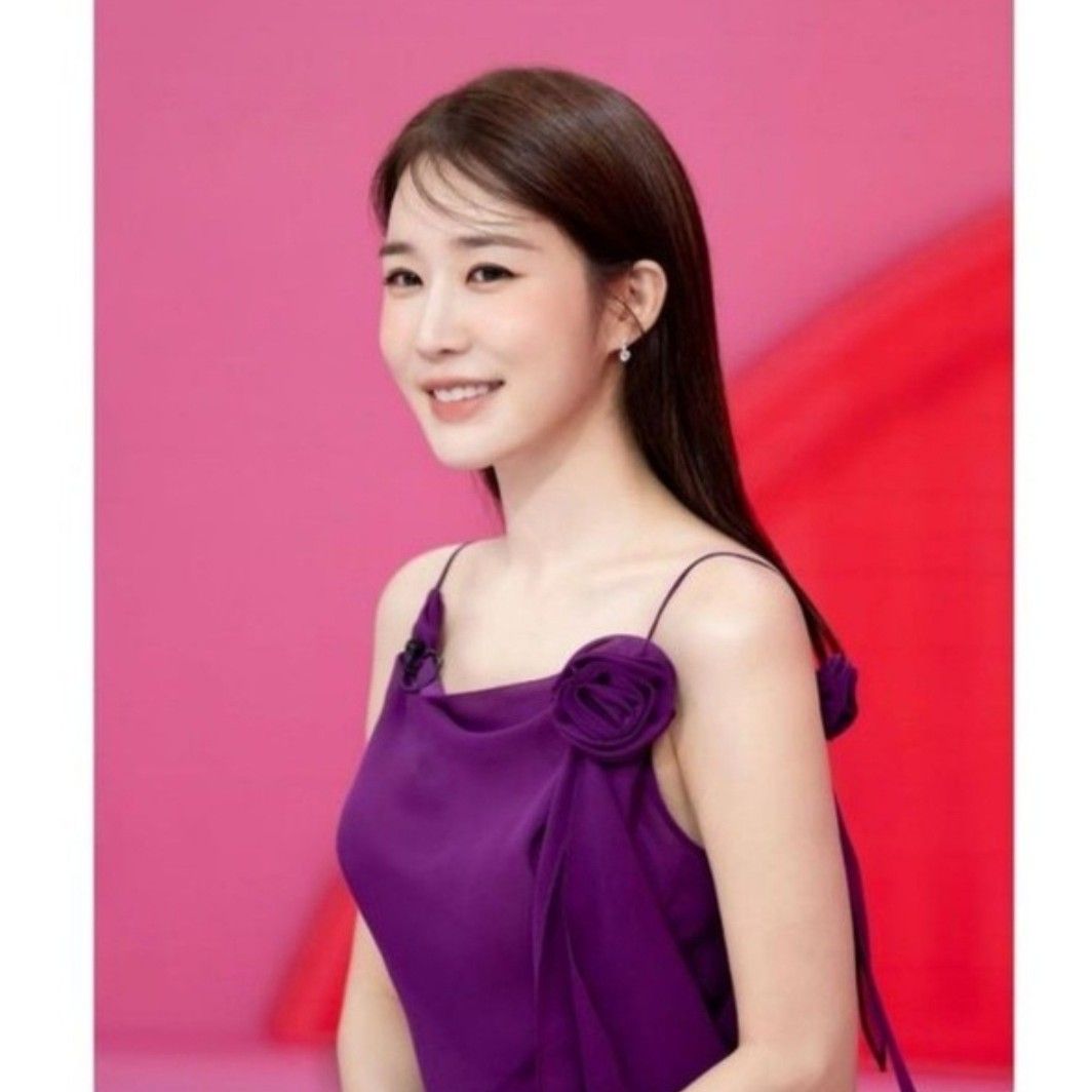 Recent activity shot of Yoo Inna