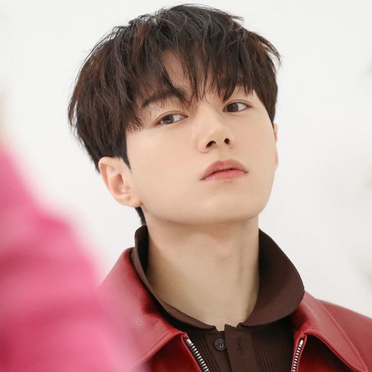 Recent activity shot of Kim Myungsoo (L)