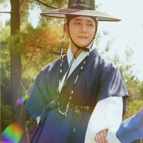 Behind-the-scenes cut of Kim Sejeong