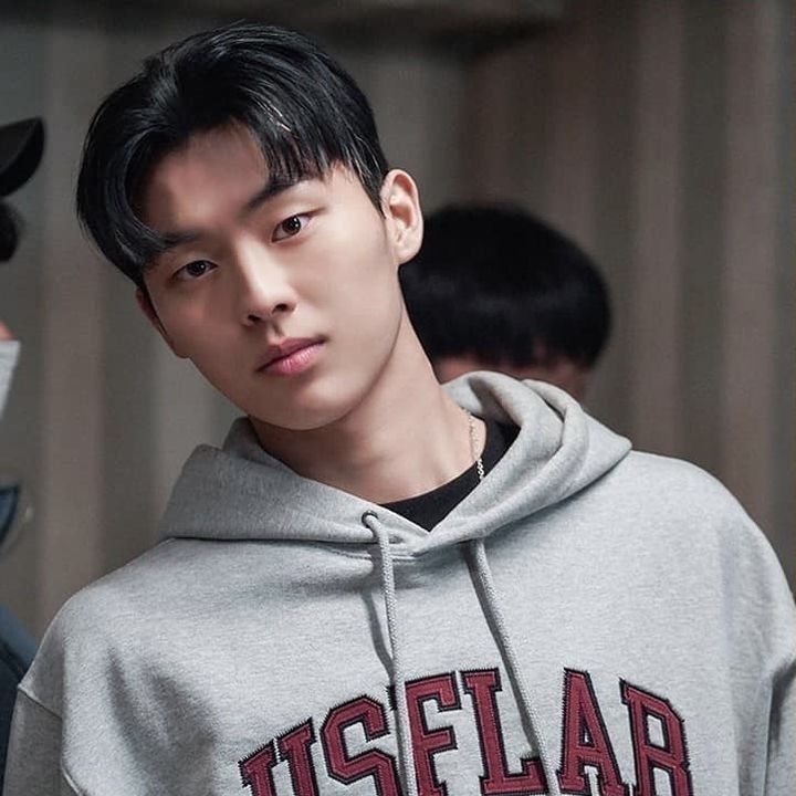 Behind-the-scenes cut of Choi Hyunwook
