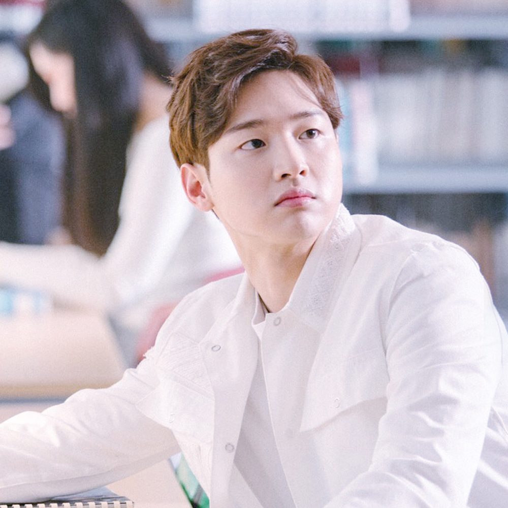 Behind-the-scenes cut of Jang Dongyoon