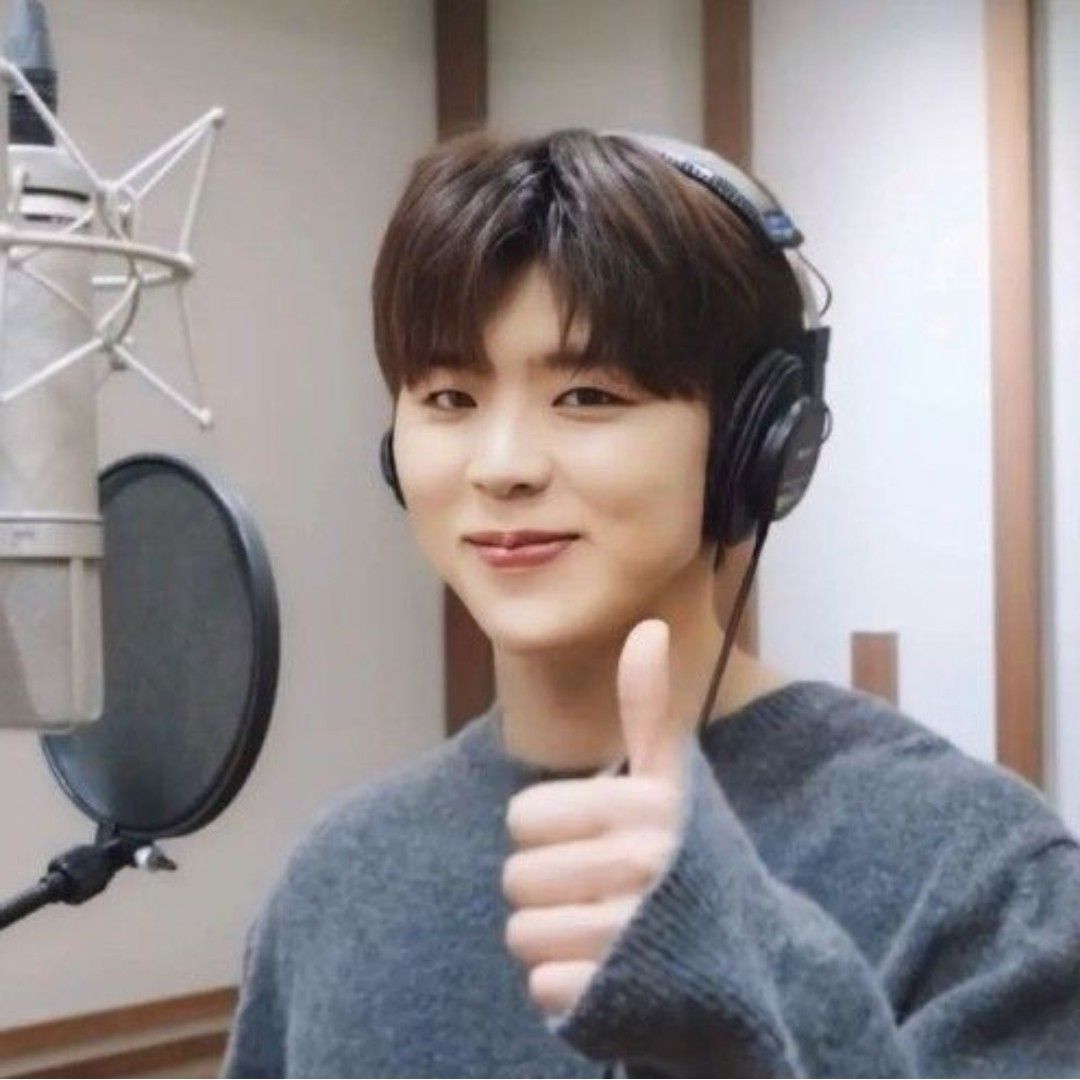 A moment captured by a fan of Park Jihyeon