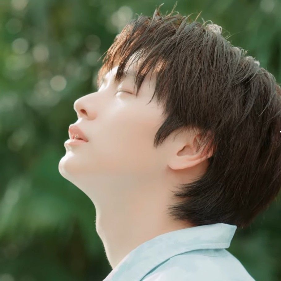 Recent activity shot of Yook Sungjae