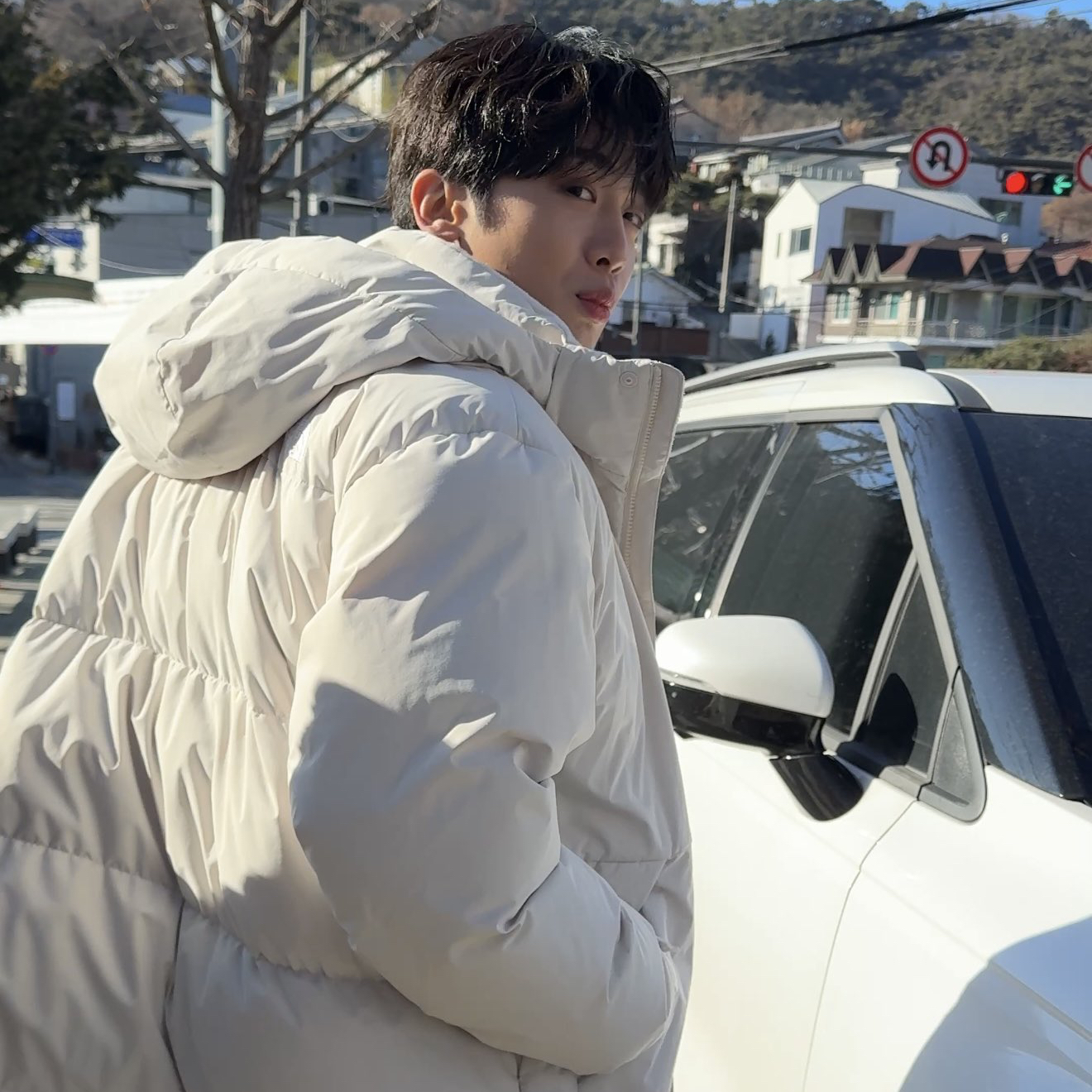 Behind-the-scenes cut of Kim Yohan