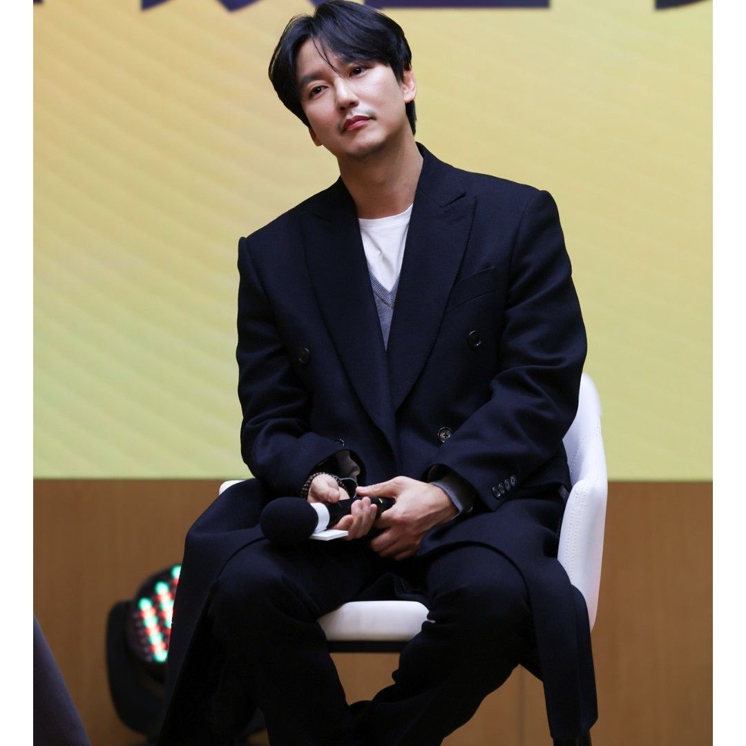 Behind-the-scenes cut of Kim Namgil