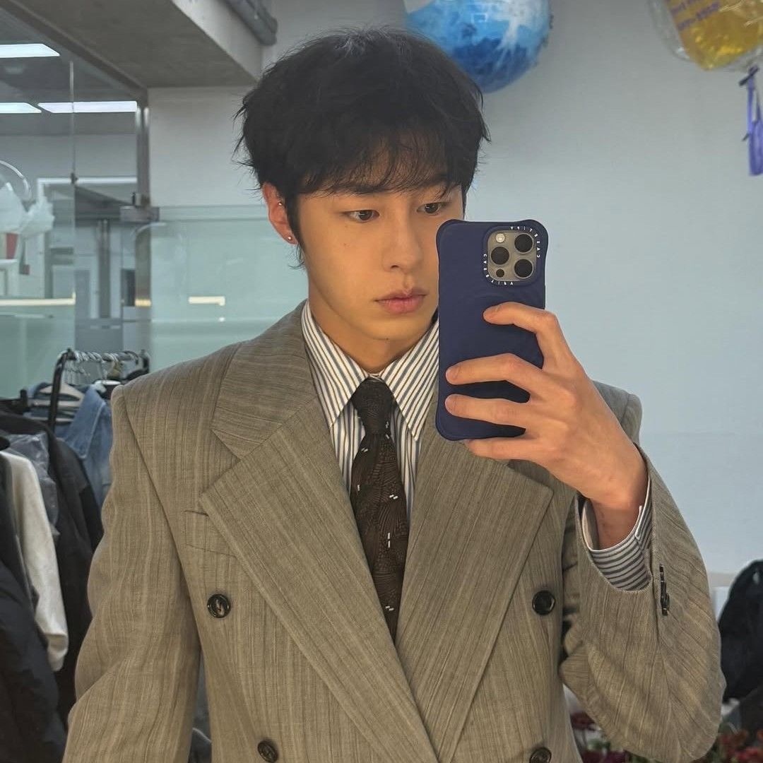 A moment captured by a fan of Lee Jaewook