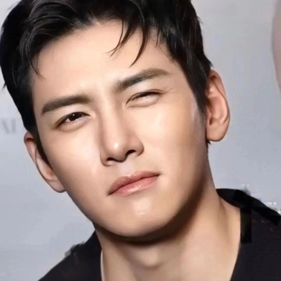 粉絲拍下的池昌旭瞬間