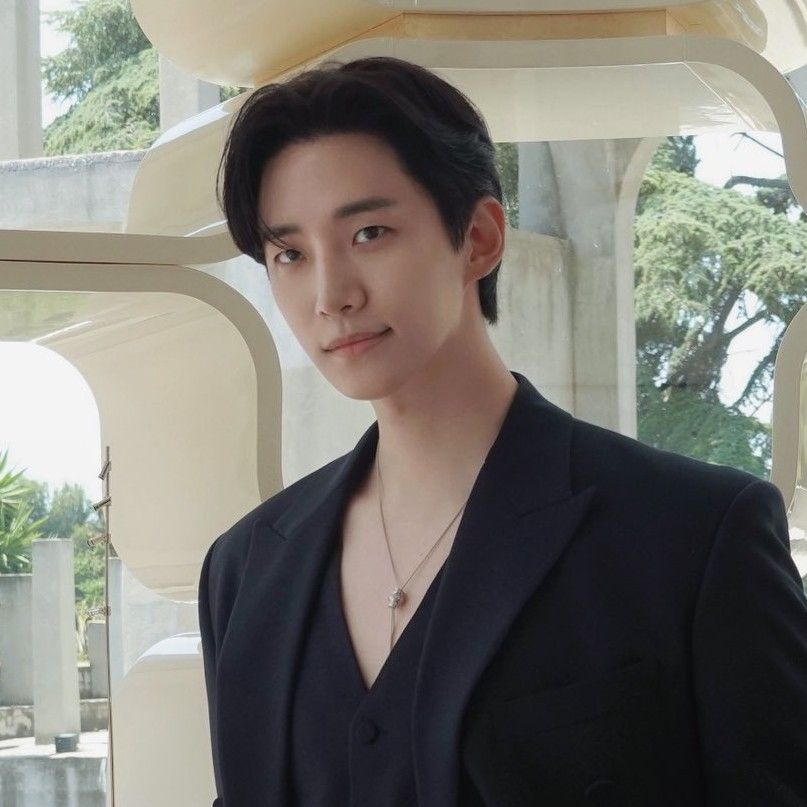Behind-the-scenes cut of Lee Junho