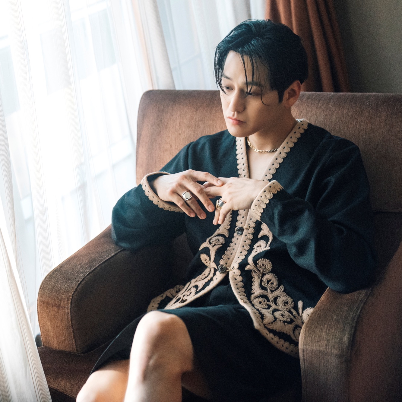 Behind-the-scenes cut of Kim Bum