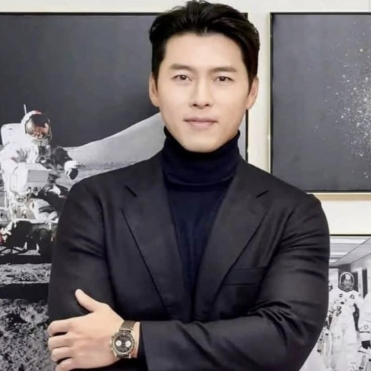 A moment captured by a fan of Hyun Bin