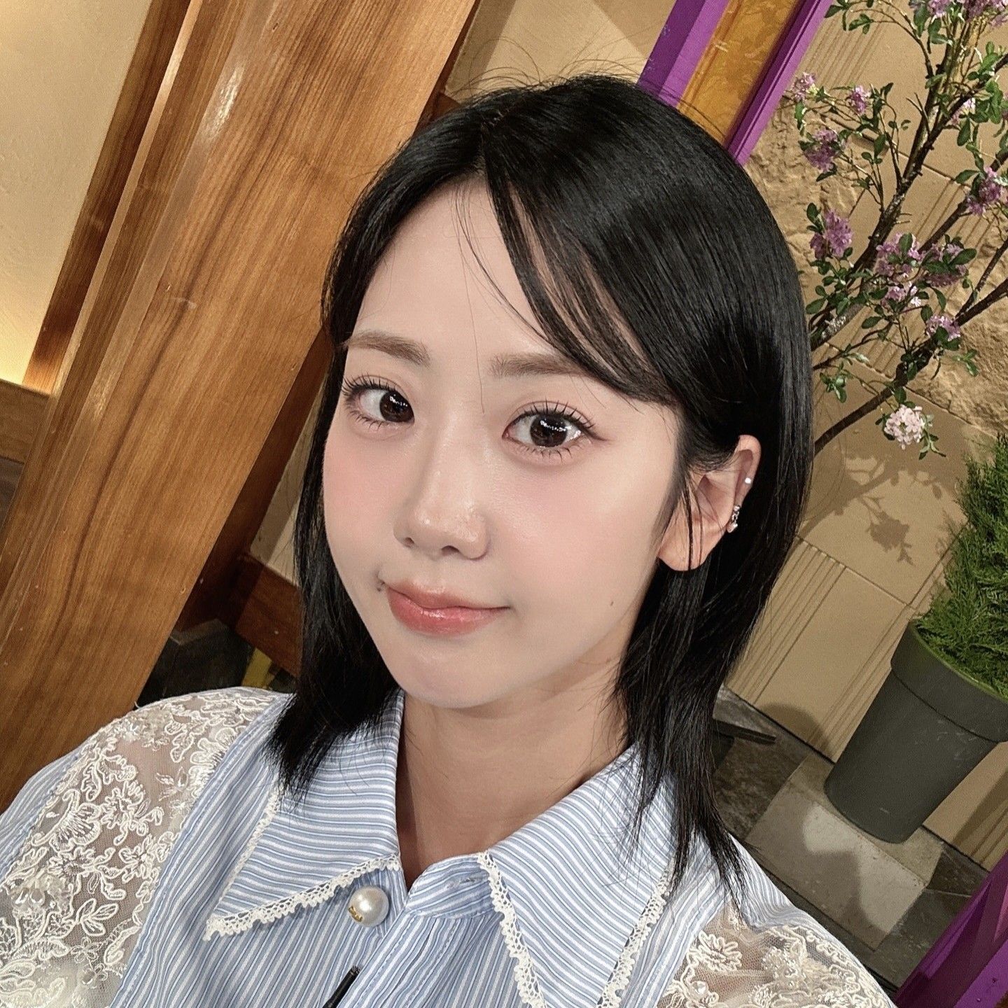 A moment captured by a fan of Kang Hyeyeon