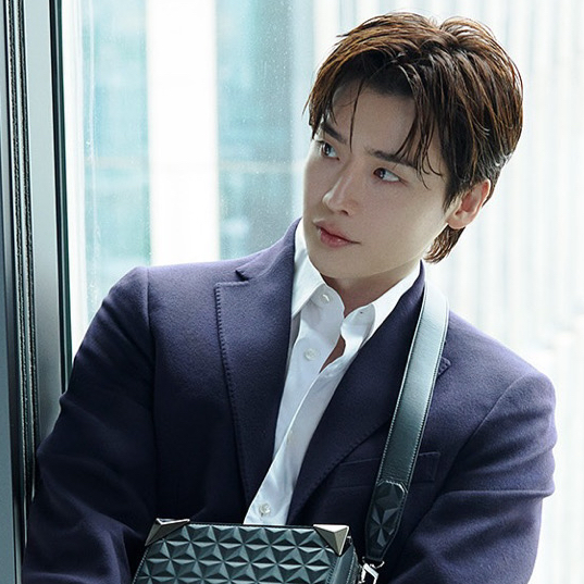 Behind-the-scenes cut of Lee Jongsuk