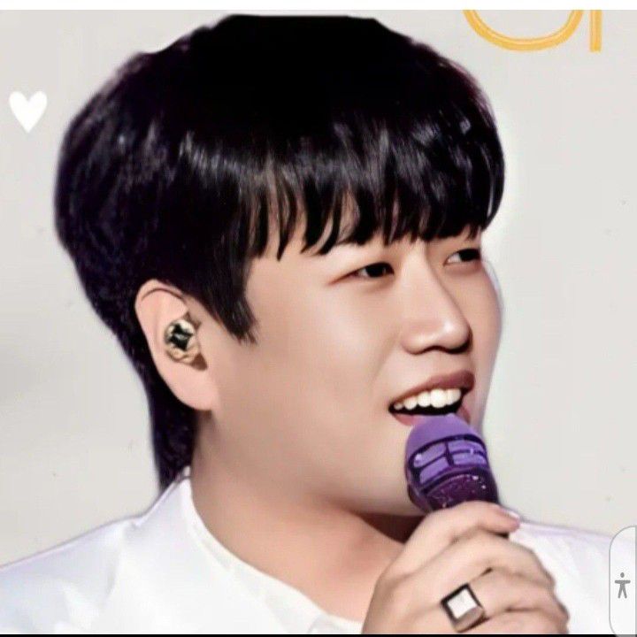 A moment captured by a fan of Hwang Youngwoong
