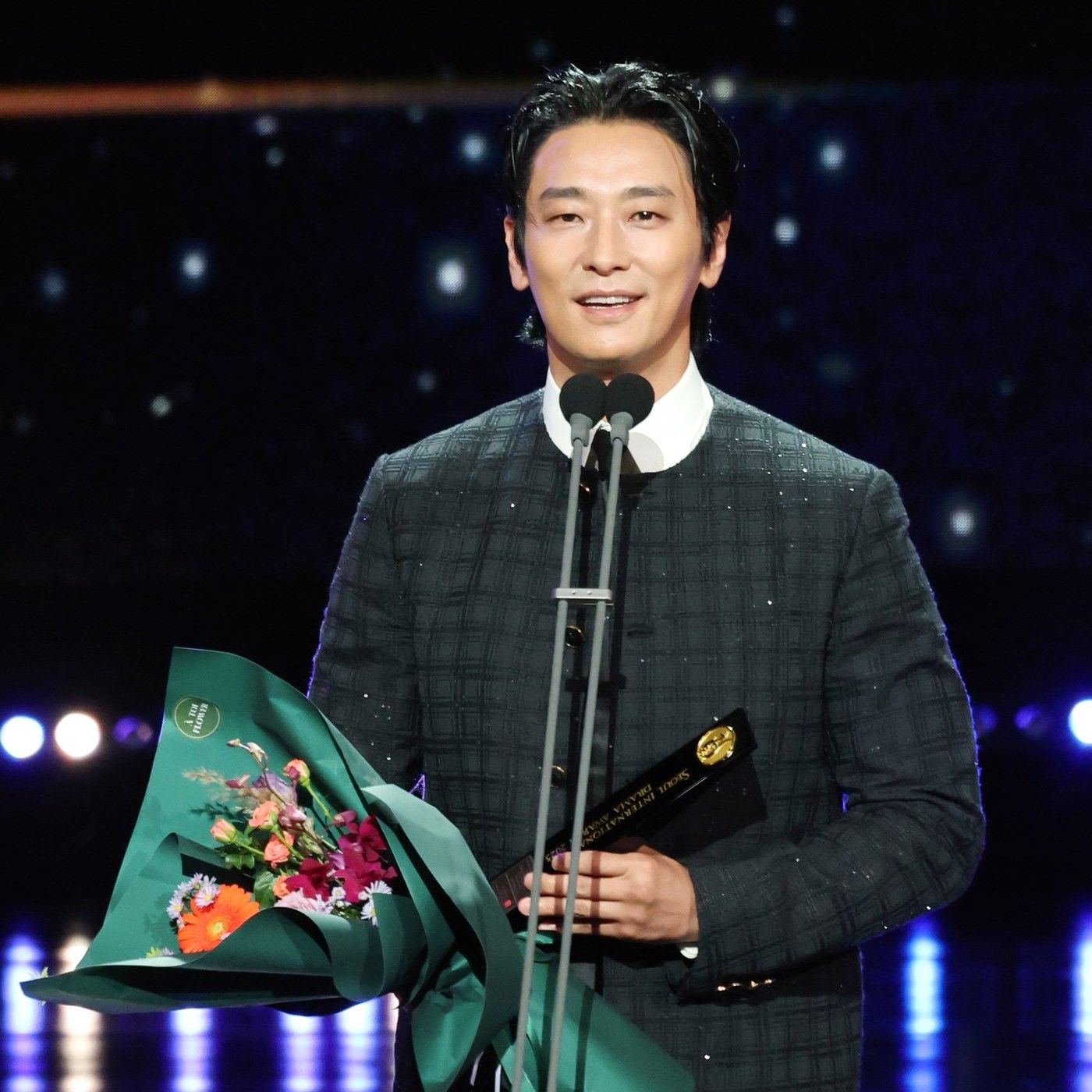 Behind-the-scenes cut of Joo Jihoon